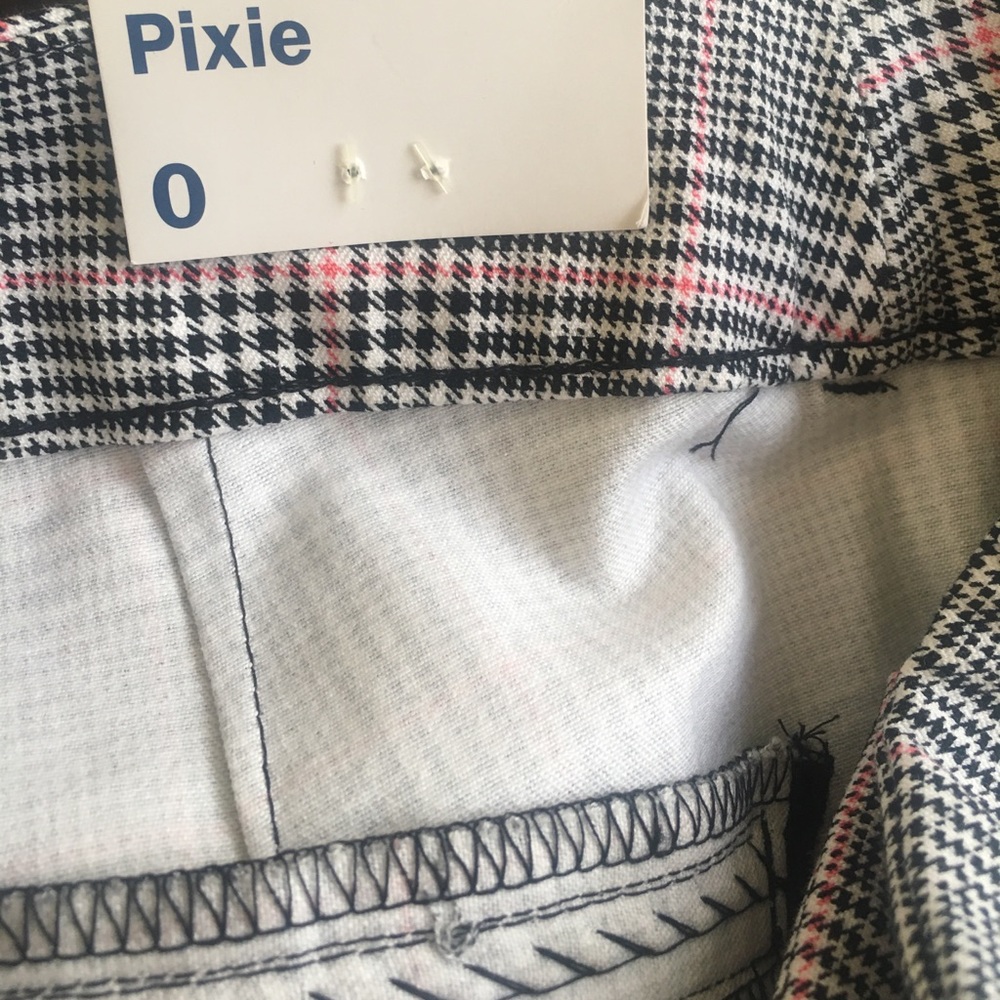 Ankle Pants, Old Navy. Size 0. - Picture 5 of 6